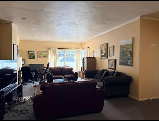 3 BEDROOM HOUSE FOR SALE IN BOSTON